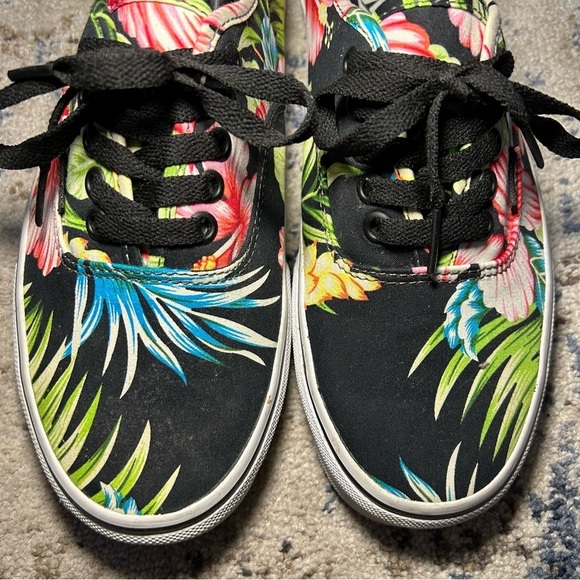Vans Black & Red Floral Hawaiian Lace-Up Sneakers Size 9 Women’s - Picture 5 of 9